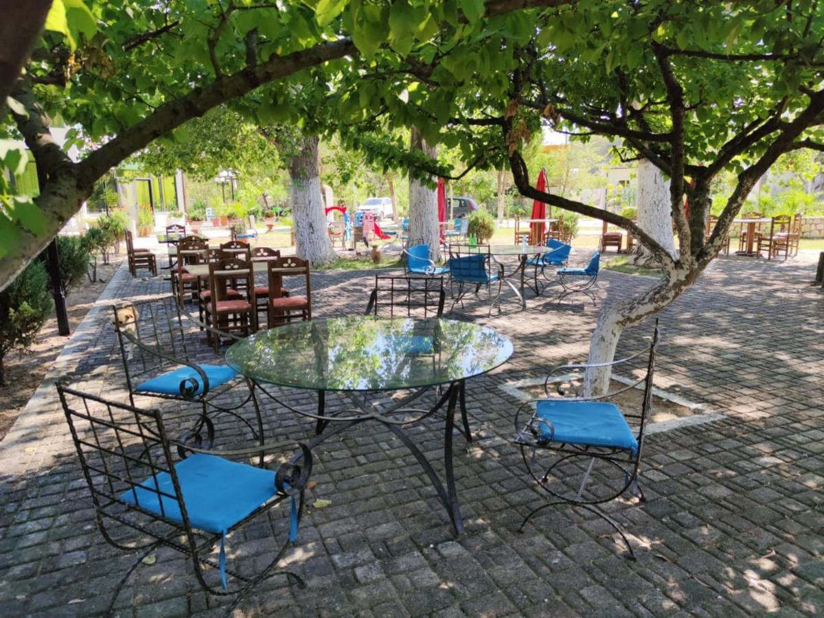 Kavalona Park Hotel Vlore Exterior photo