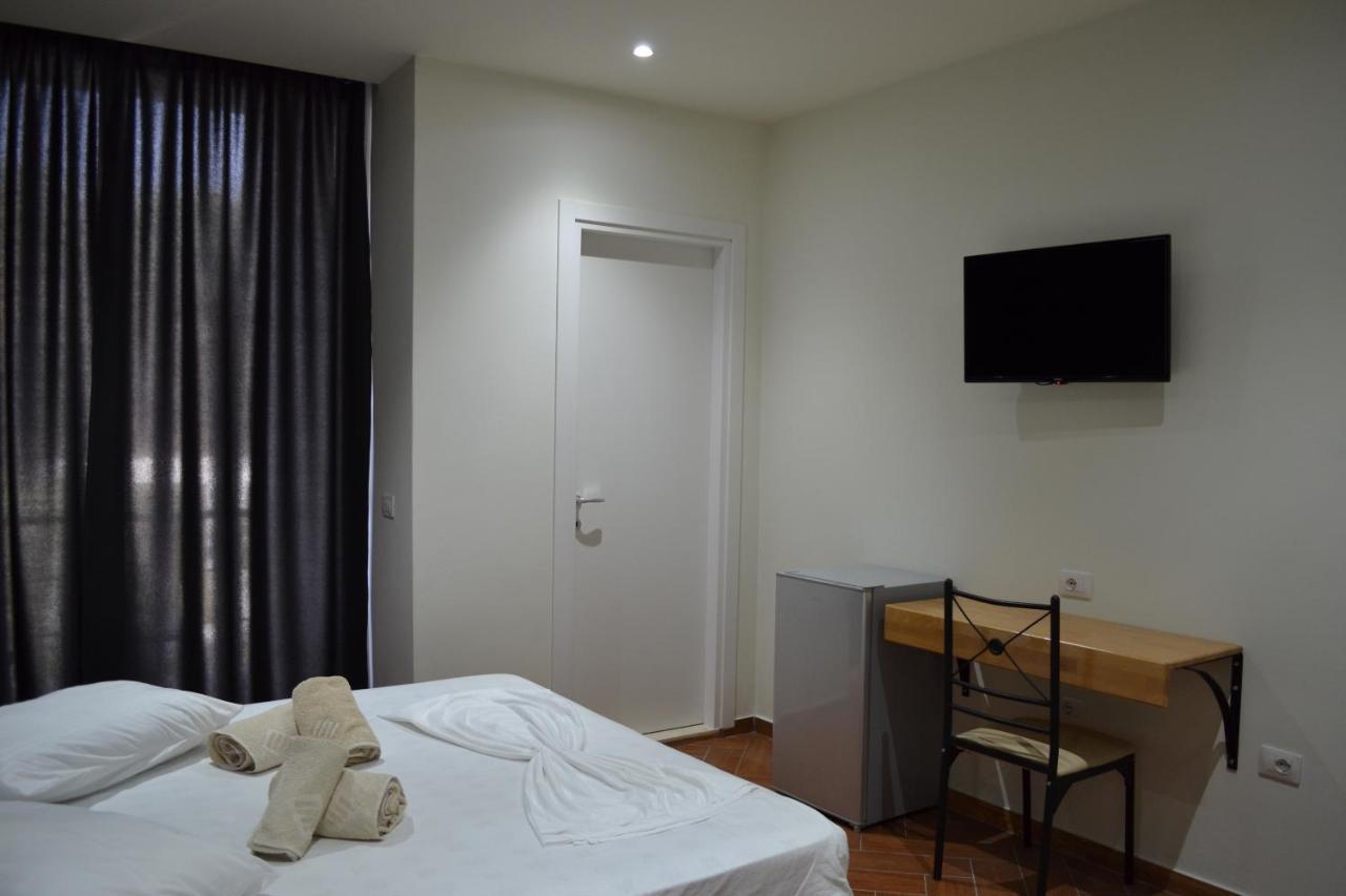 Kavalona Park Hotel Vlore Exterior photo