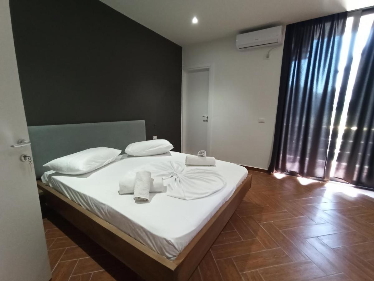 Kavalona Park Hotel Vlore Room photo