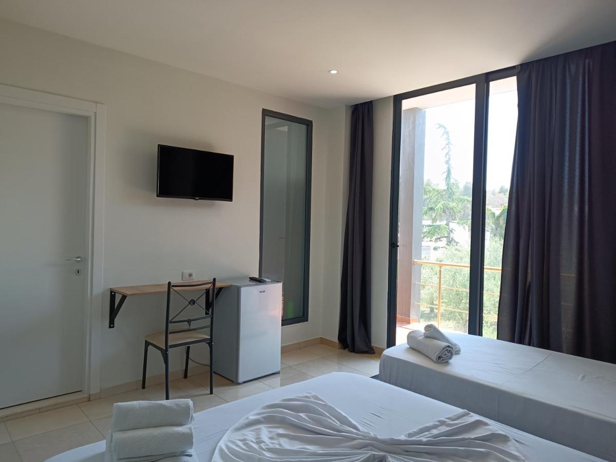 Kavalona Park Hotel Vlore Exterior photo