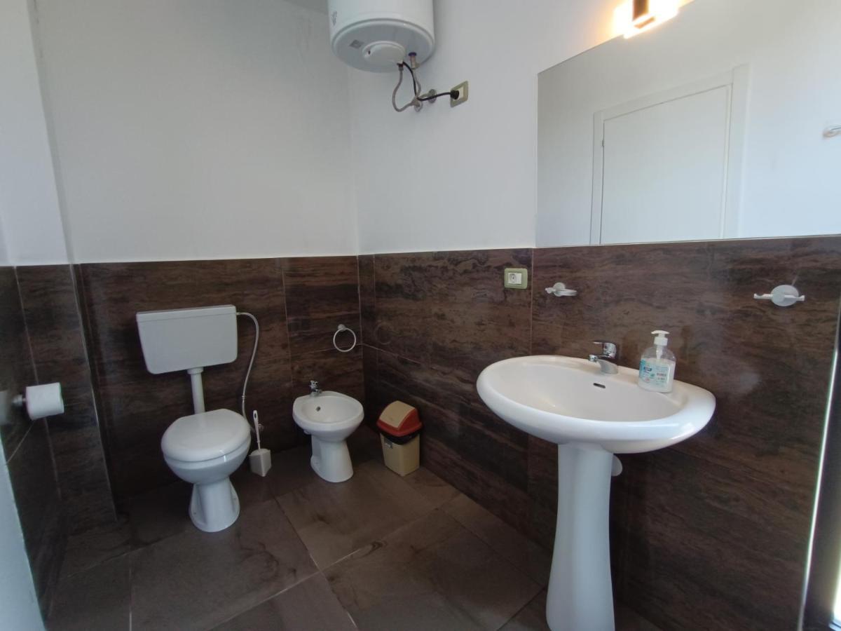 Kavalona Park Hotel Vlore Room photo