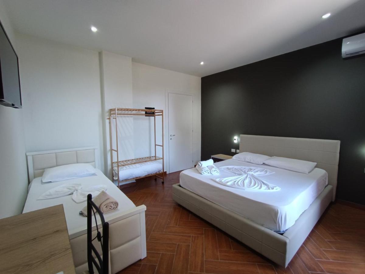 Kavalona Park Hotel Vlore Exterior photo