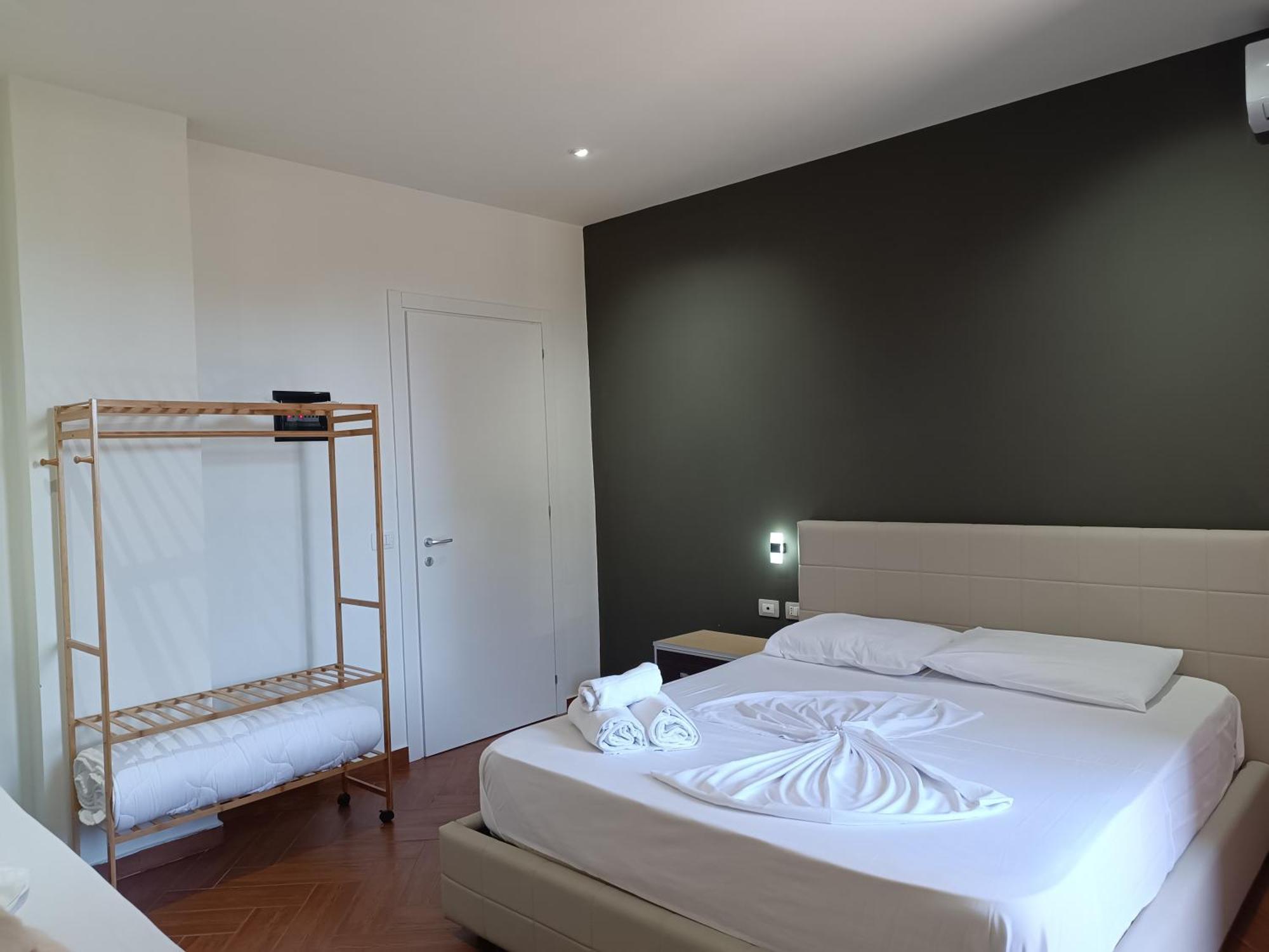 Kavalona Park Hotel Vlore Room photo