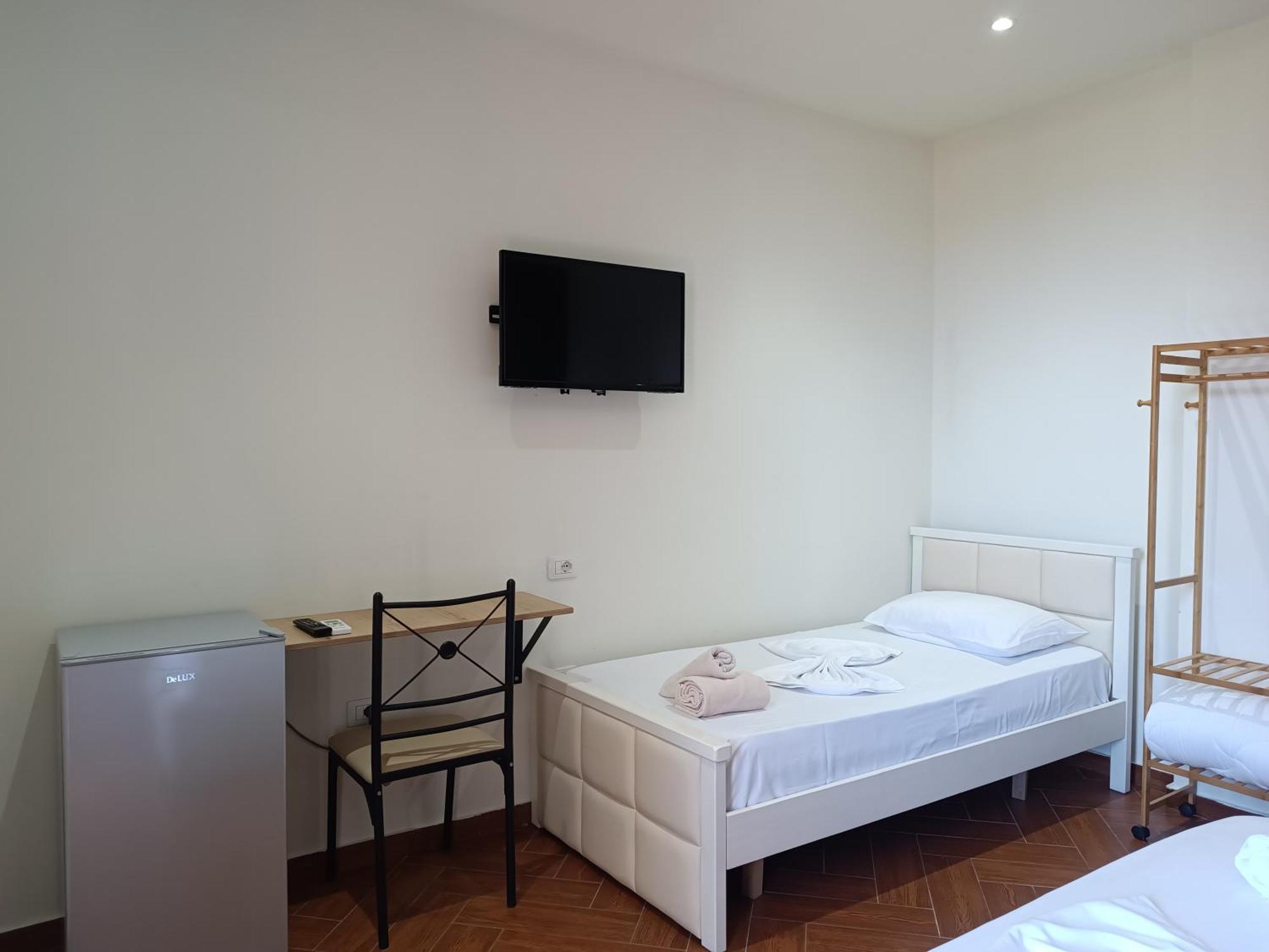 Kavalona Park Hotel Vlore Room photo