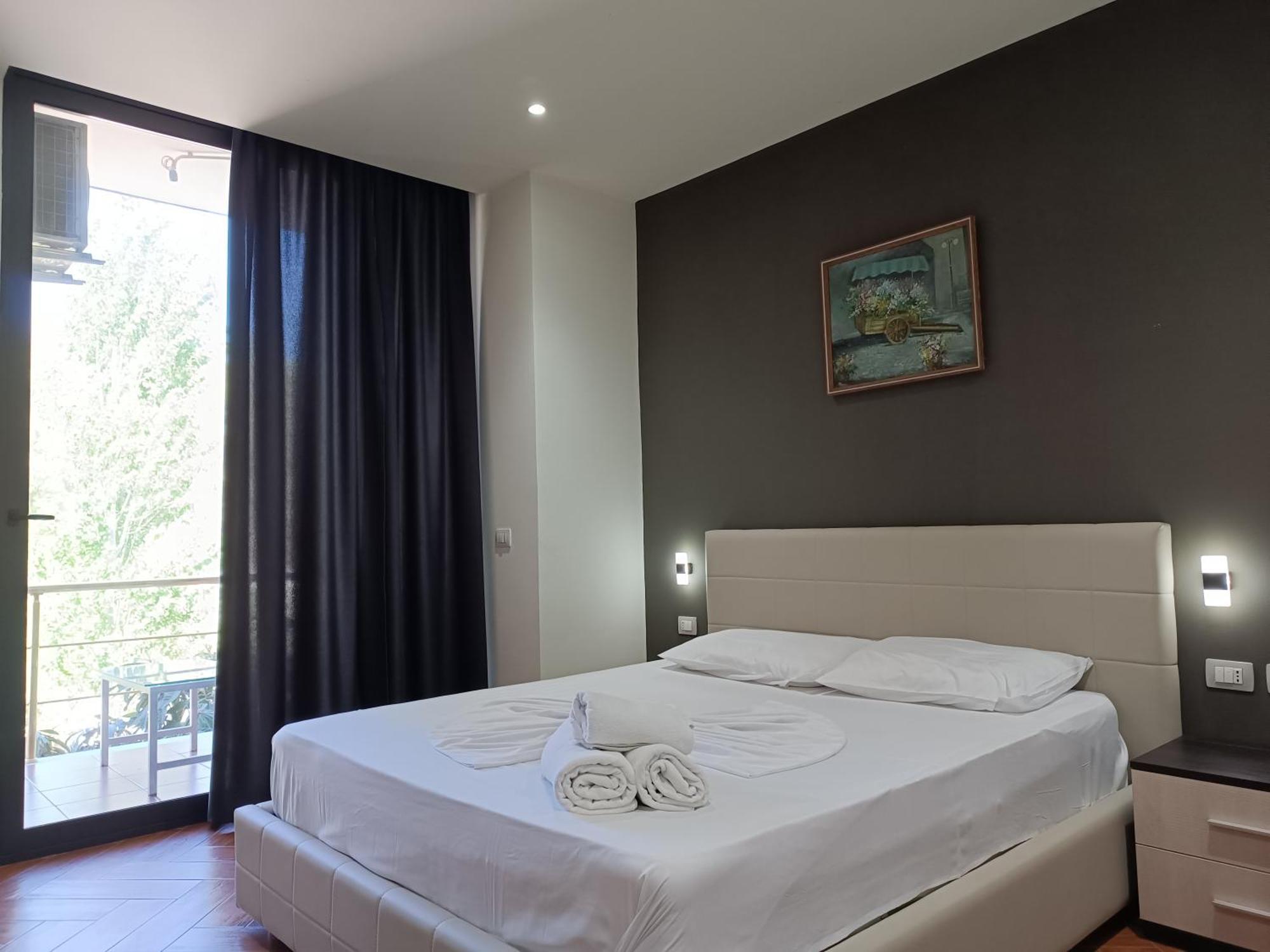 Kavalona Park Hotel Vlore Room photo