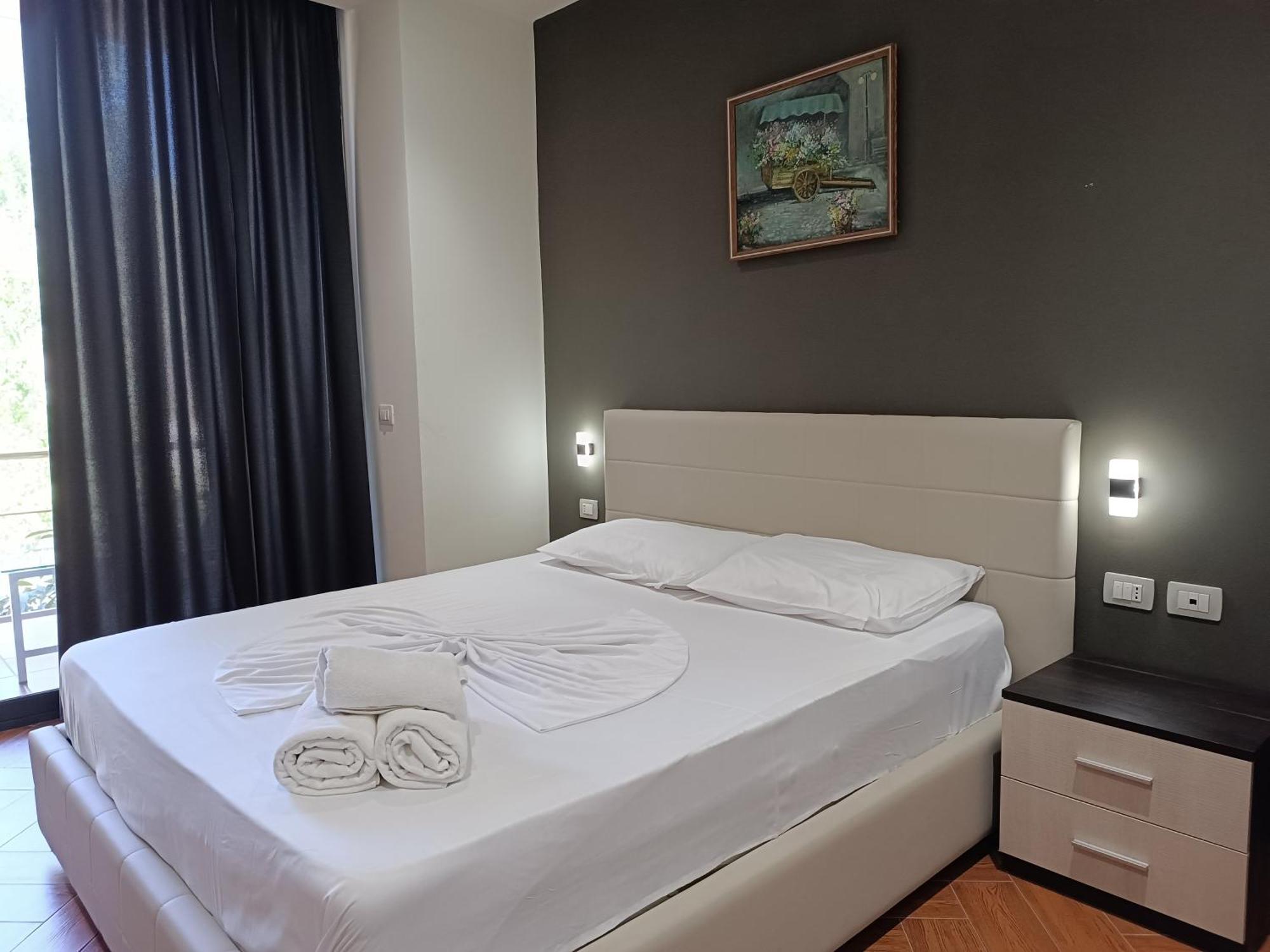 Kavalona Park Hotel Vlore Room photo
