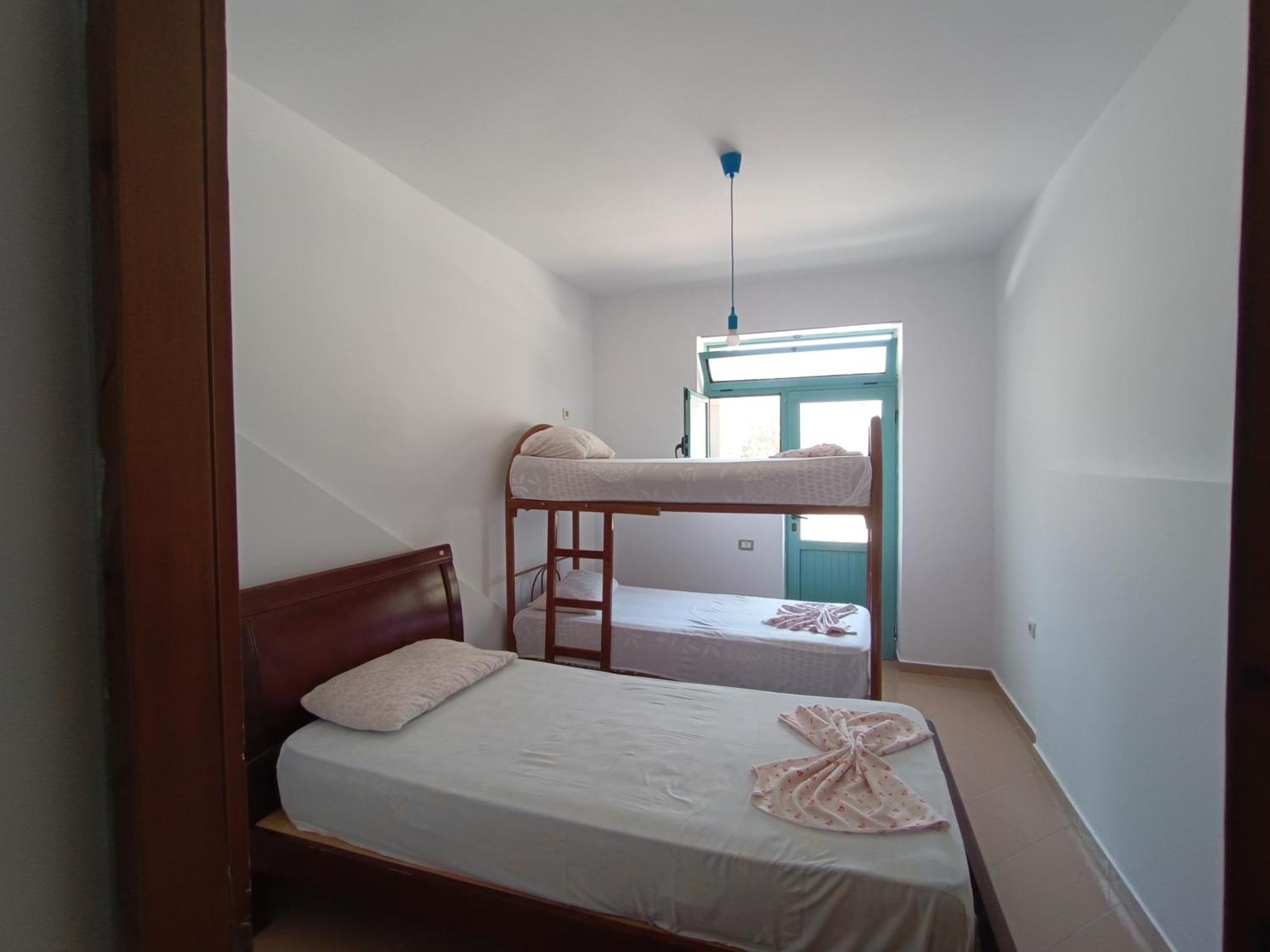 Kavalona Park Hotel Vlore Room photo