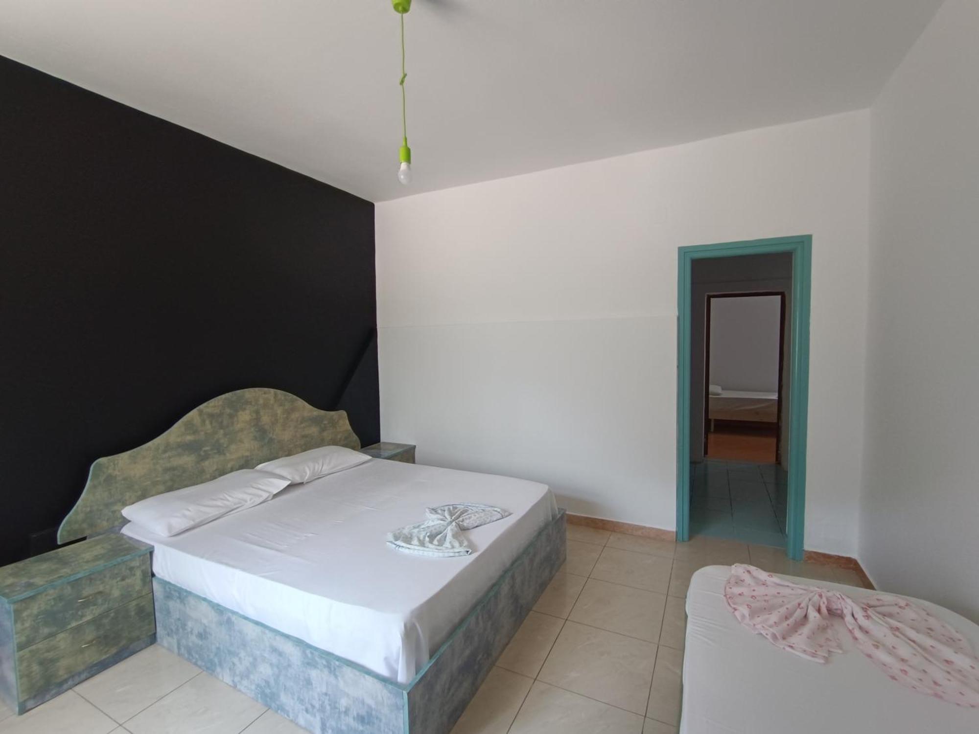 Kavalona Park Hotel Vlore Room photo